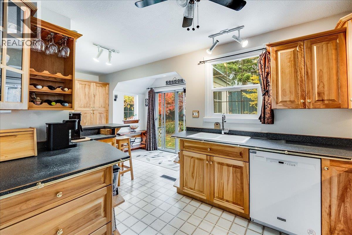 1486 Esling Drive, Rossland