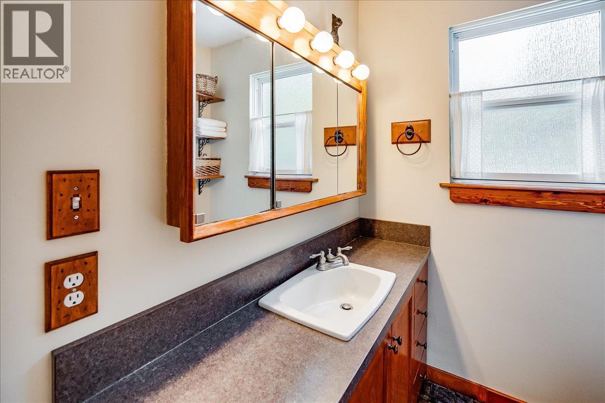 1486 Esling Drive, Rossland