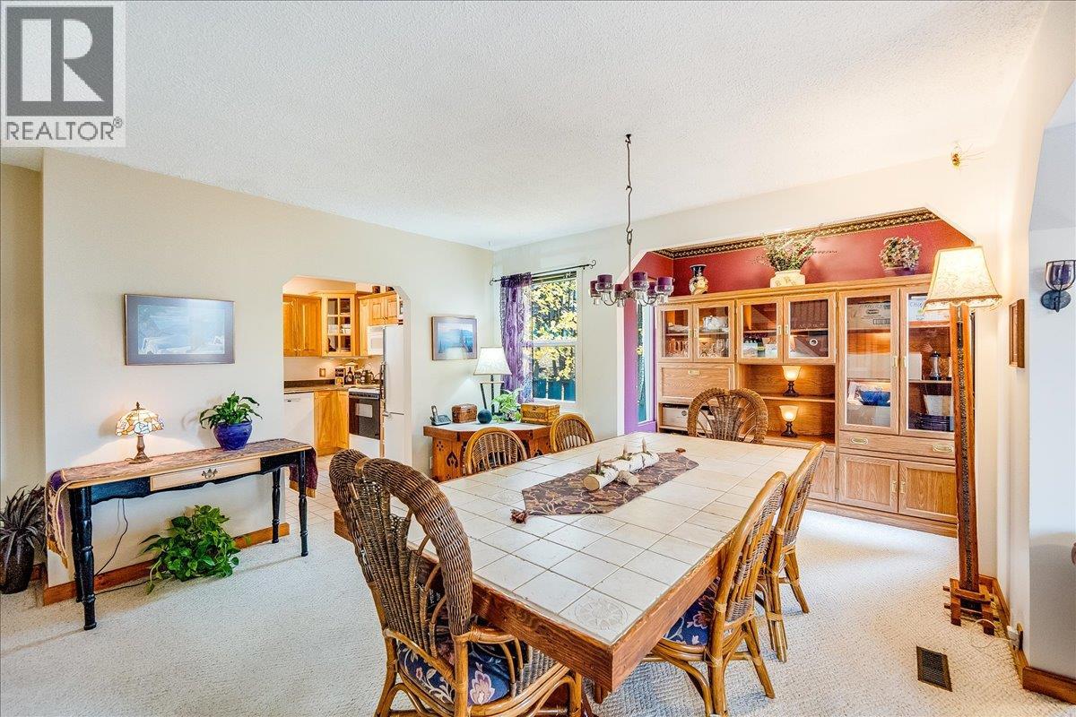 1486 Esling Drive, Rossland