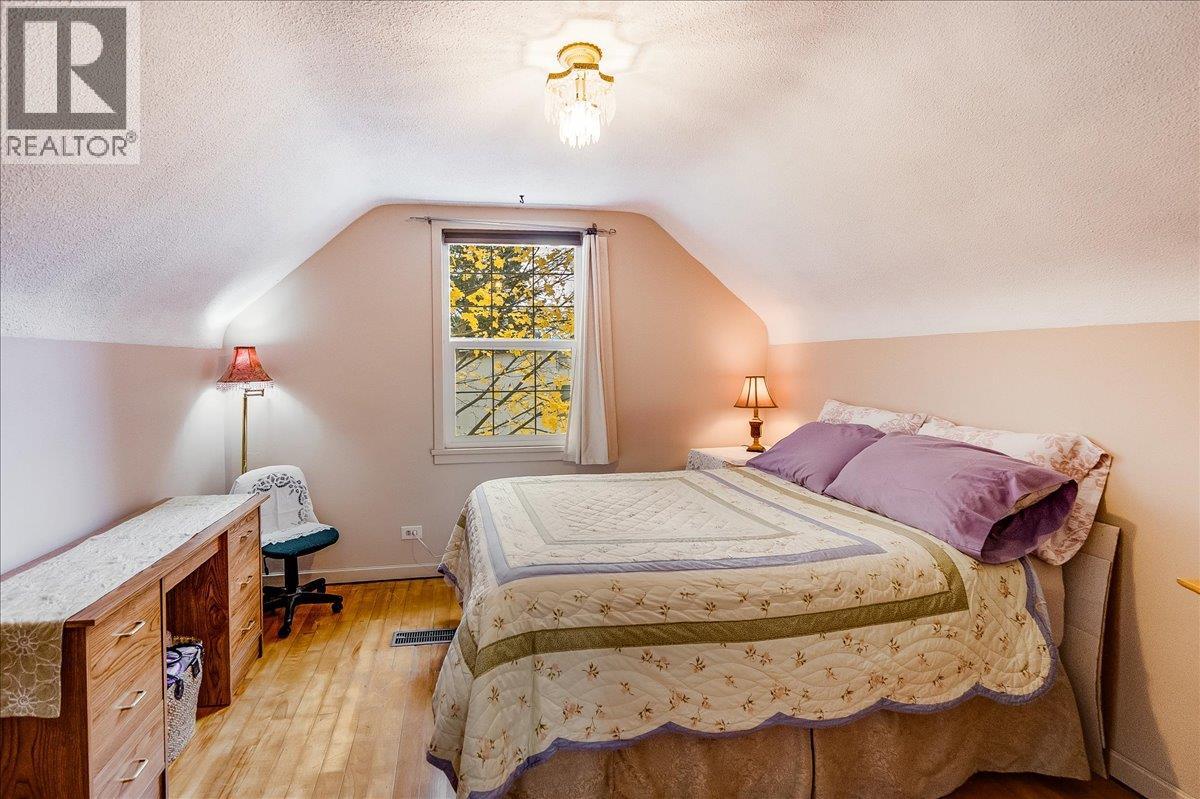 1486 Esling Drive, Rossland