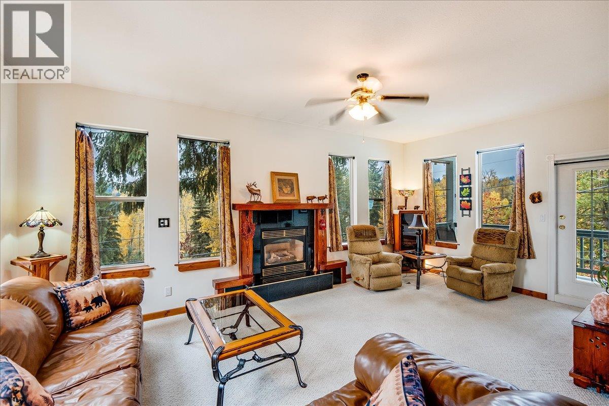 1486 Esling Drive, Rossland