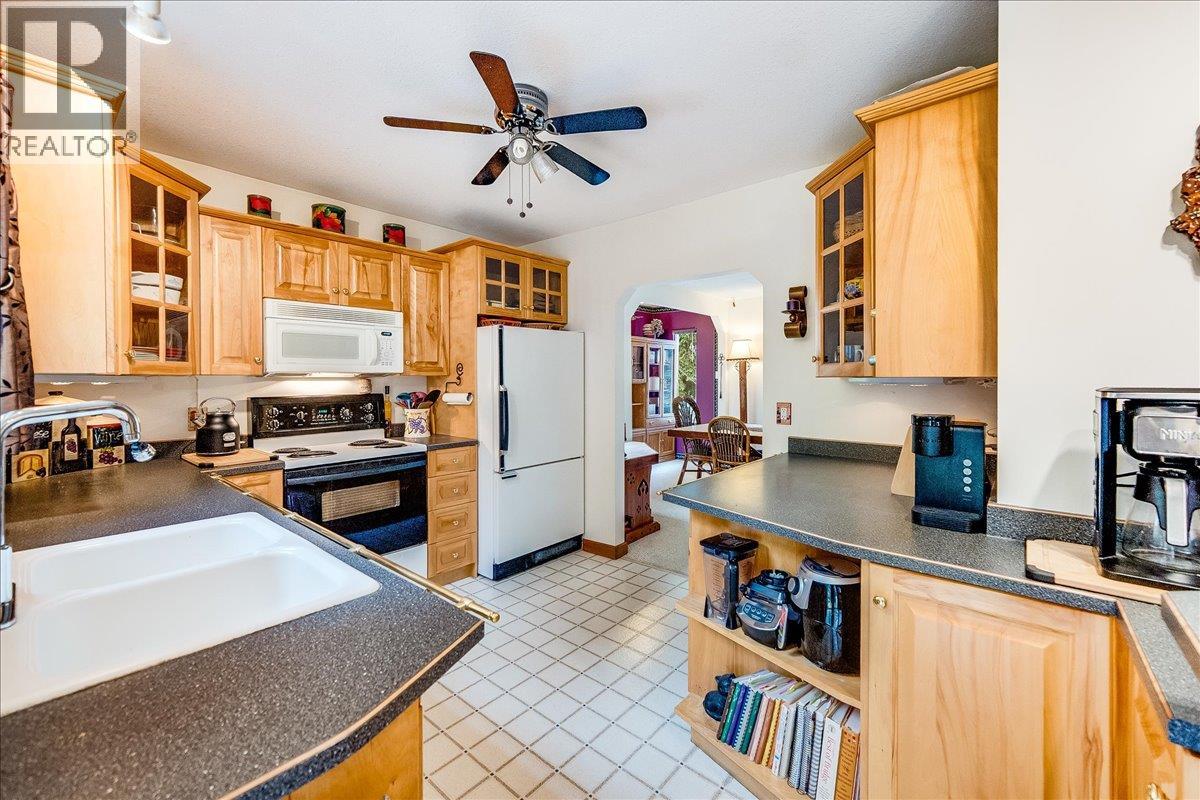 1486 Esling Drive, Rossland