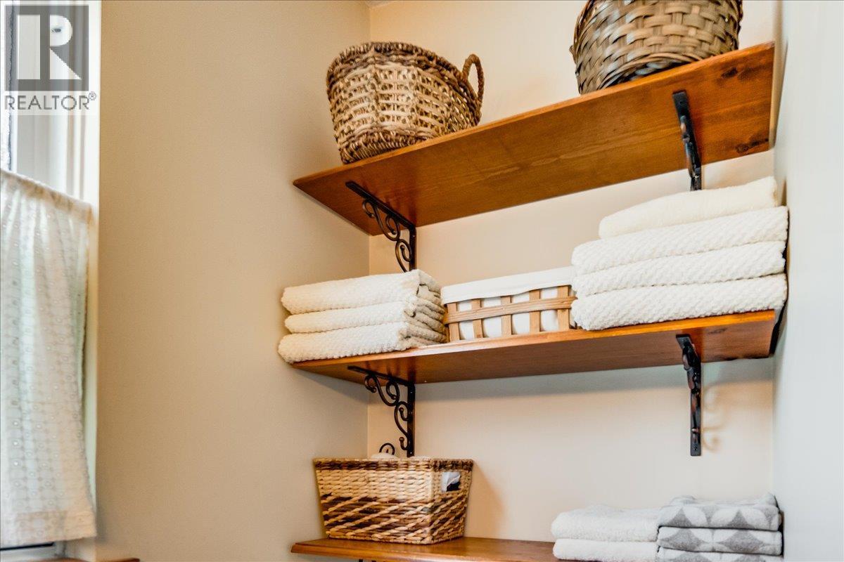 1486 Esling Drive, Rossland