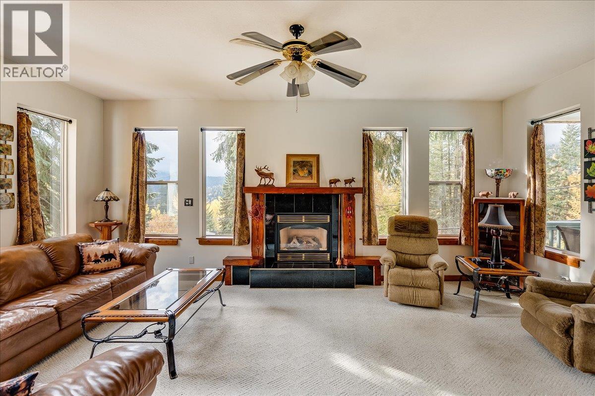 1486 Esling Drive, Rossland