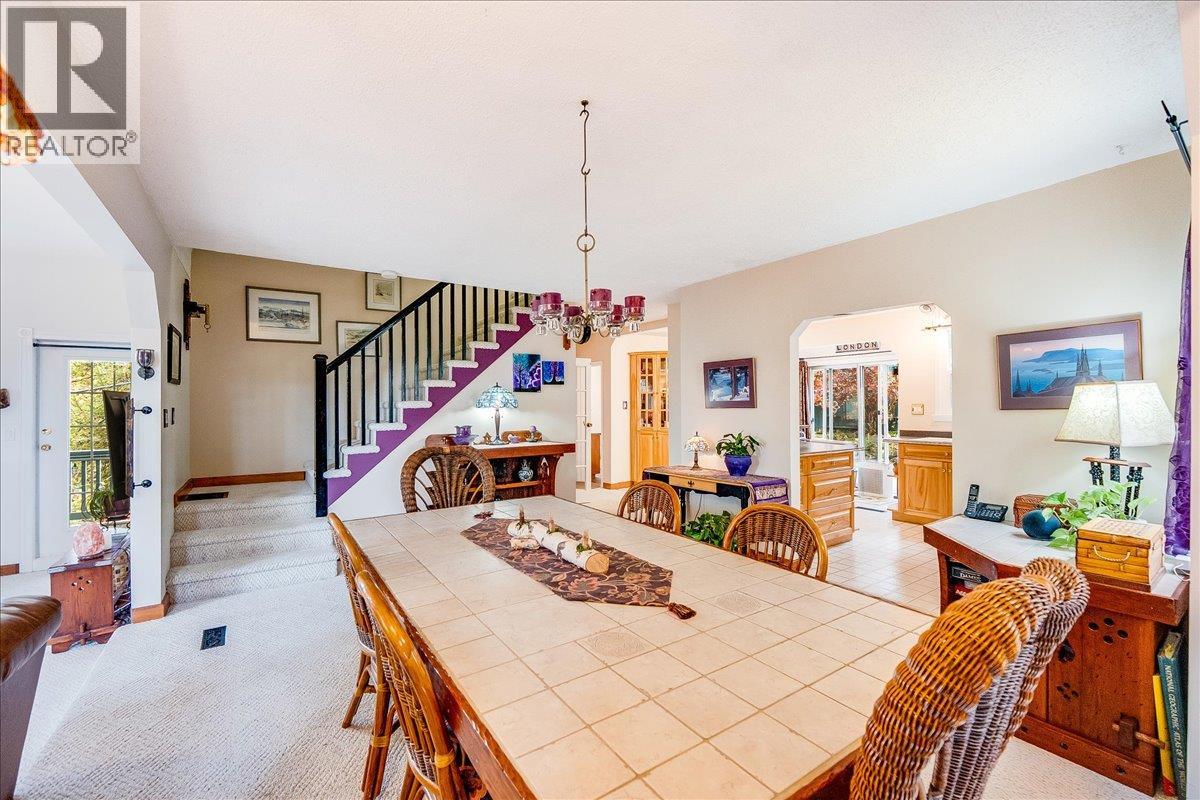 1486 Esling Drive, Rossland