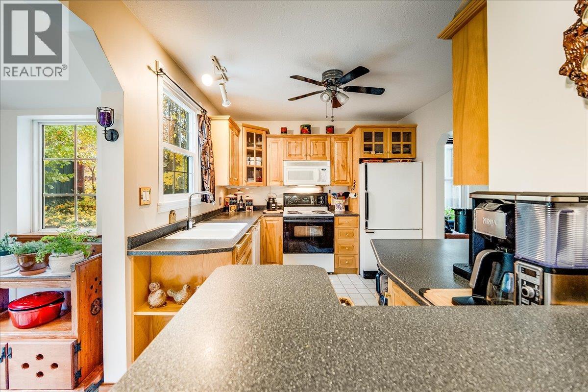 1486 Esling Drive, Rossland