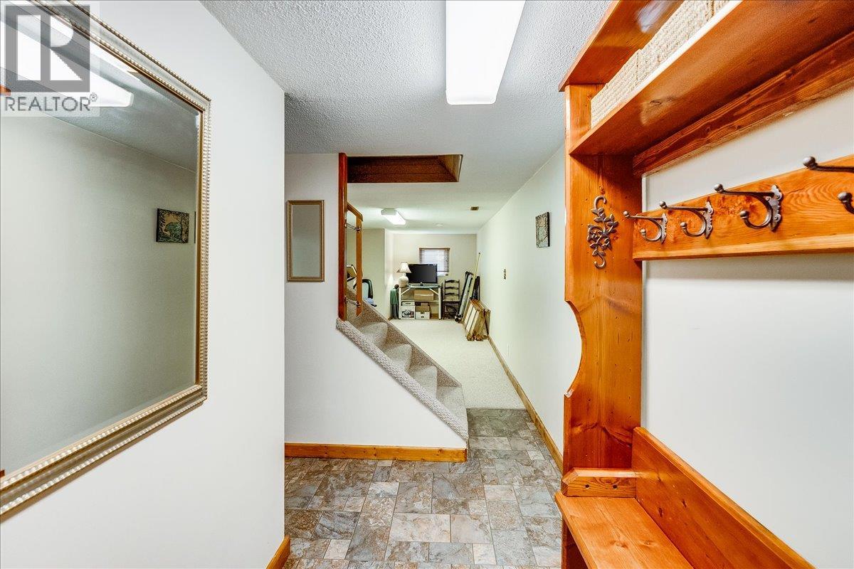 1486 Esling Drive, Rossland