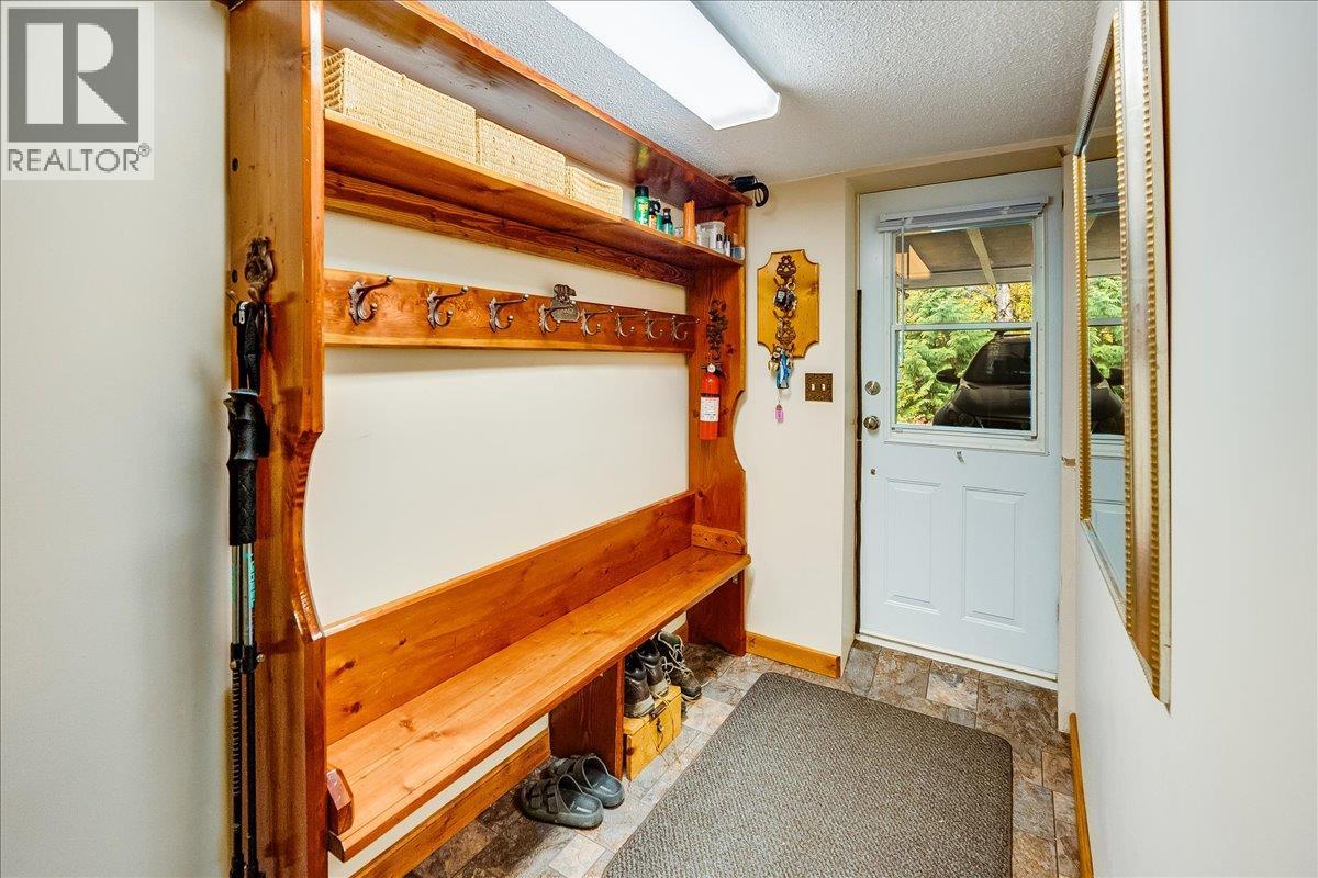 1486 Esling Drive, Rossland
