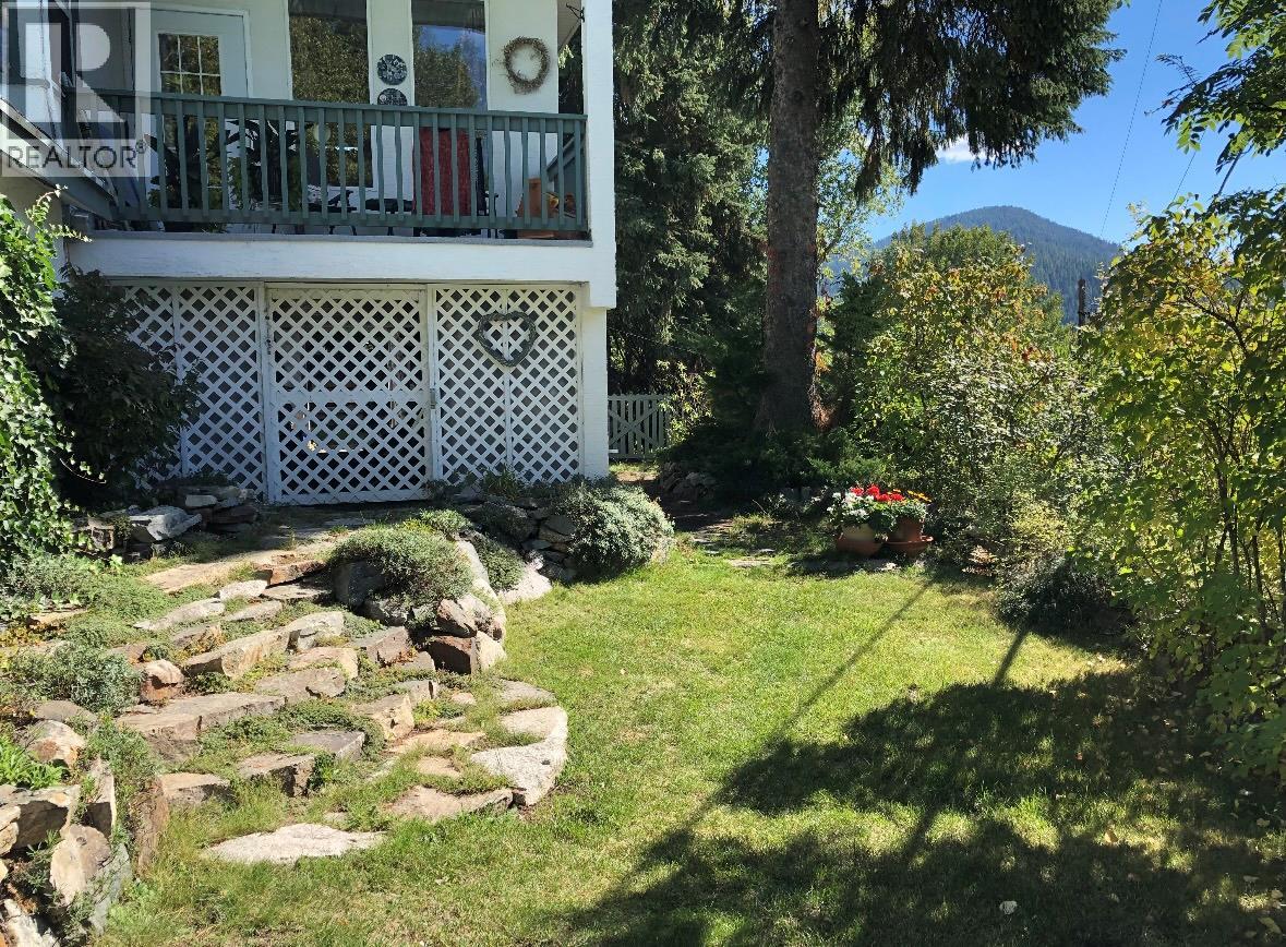 1486 Esling Drive, Rossland