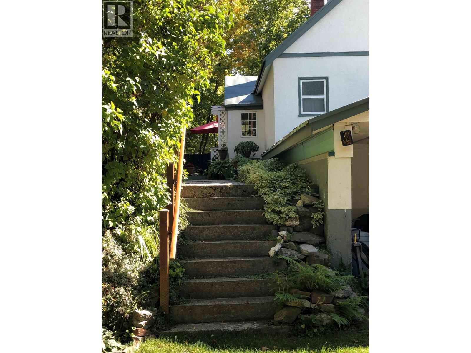 1486 Esling Drive, Rossland