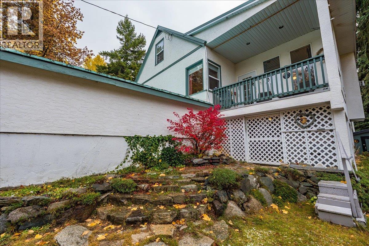 1486 Esling Drive, Rossland