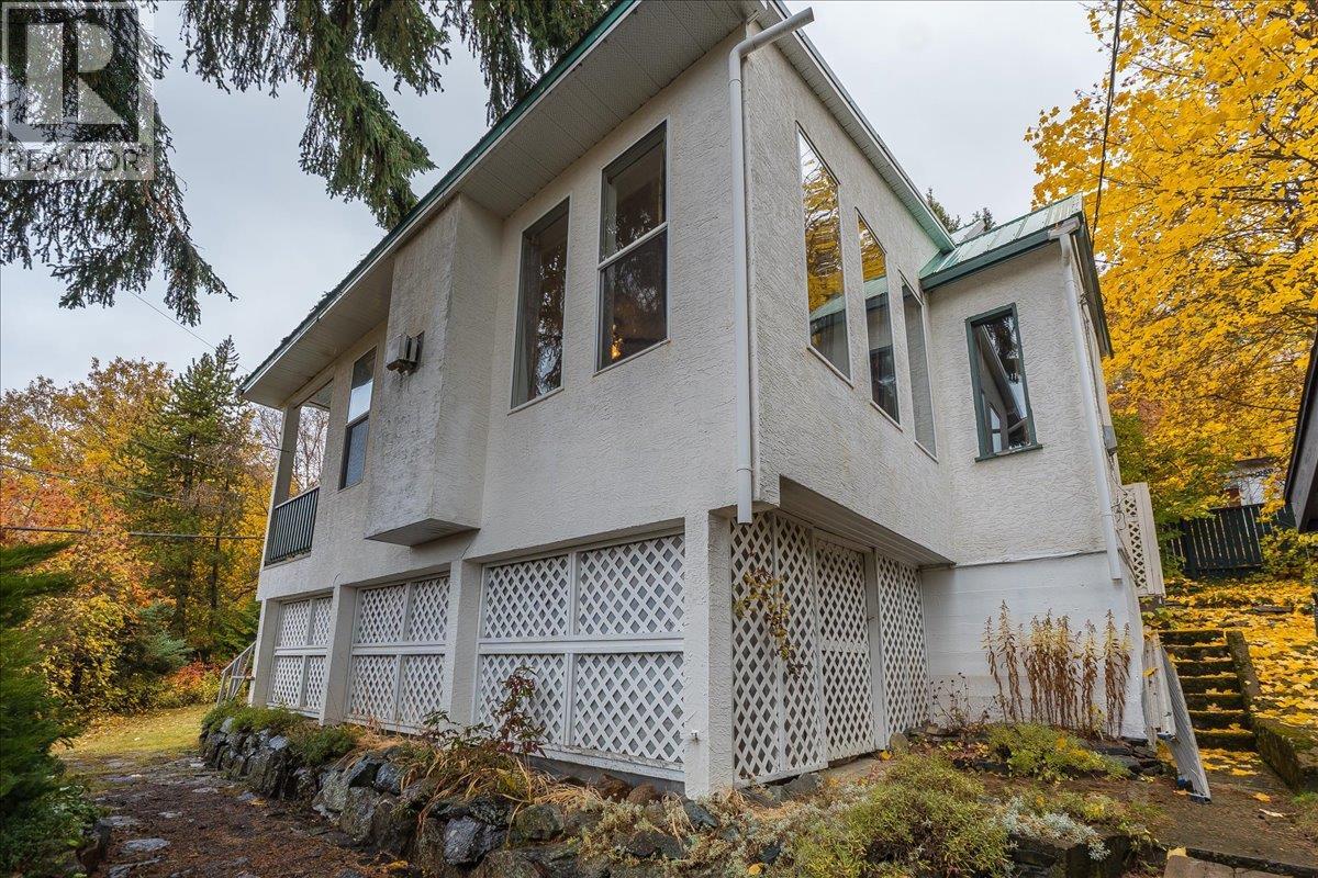 1486 Esling Drive, Rossland