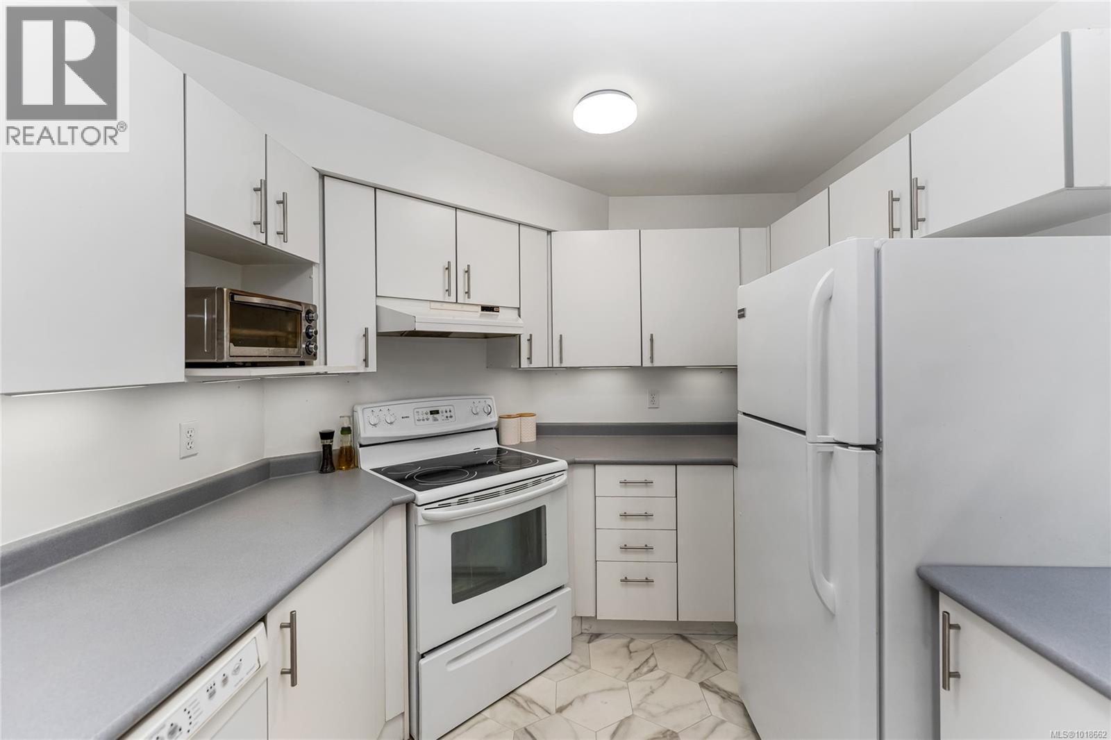 111 3010 Washington Avenue, Victoria