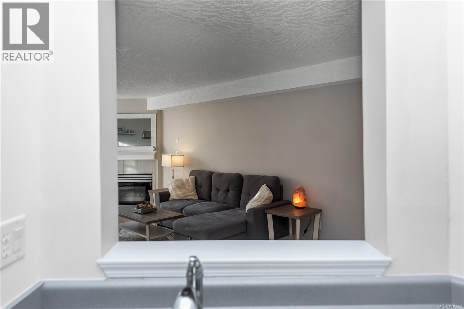 111 3010 Washington Avenue, Victoria