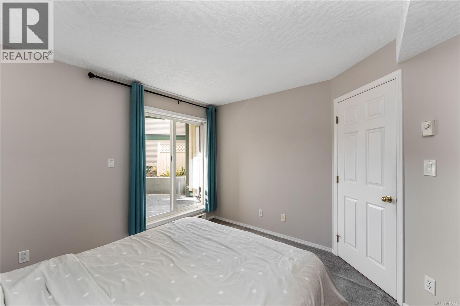 111 3010 Washington Avenue, Victoria