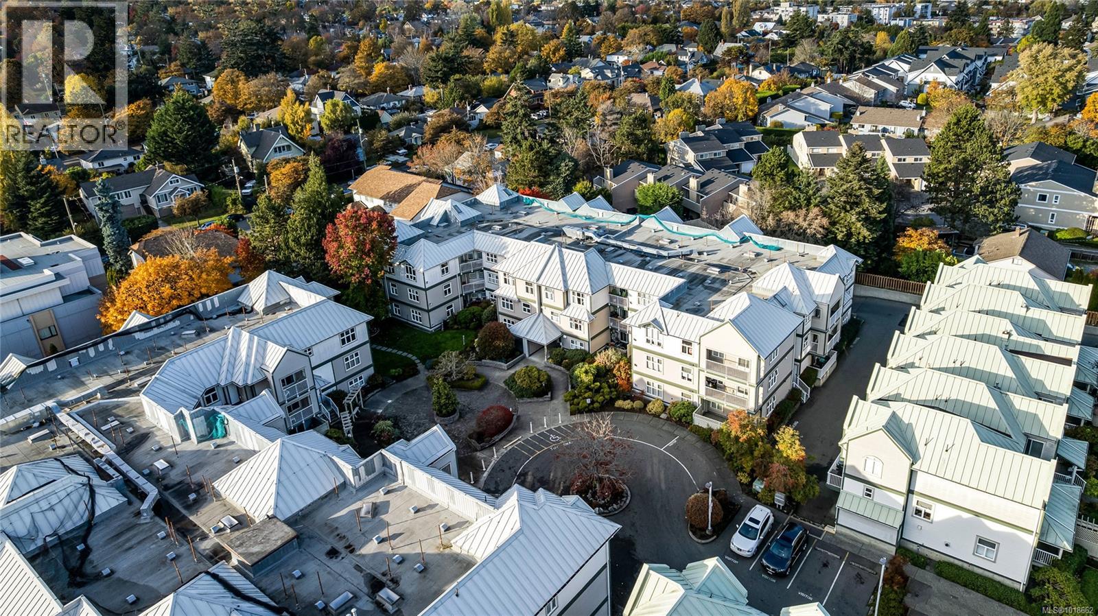 111 3010 Washington Avenue, Victoria