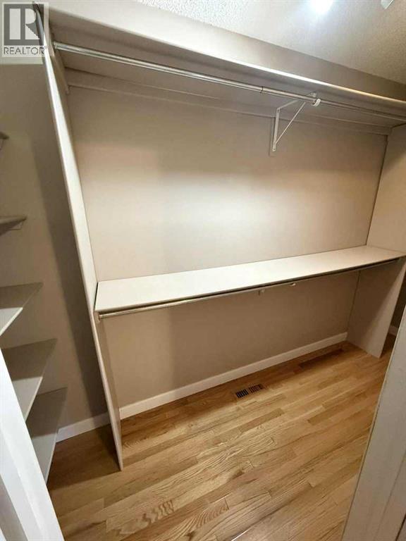 Single Family House 4 Level for Sale in   Avenue NW Montgomery Calgary 