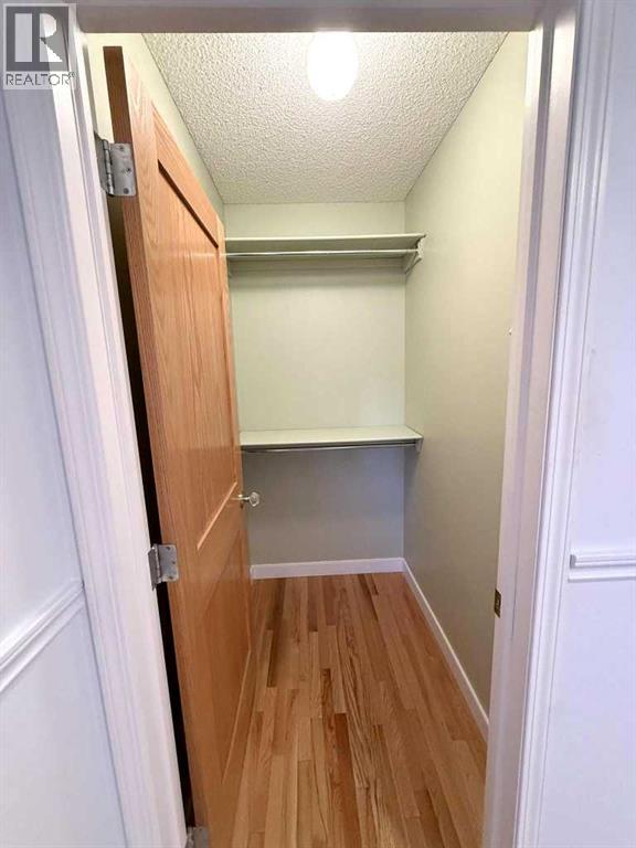 Single Family House 4 Level for Sale in   Avenue NW Montgomery Calgary 