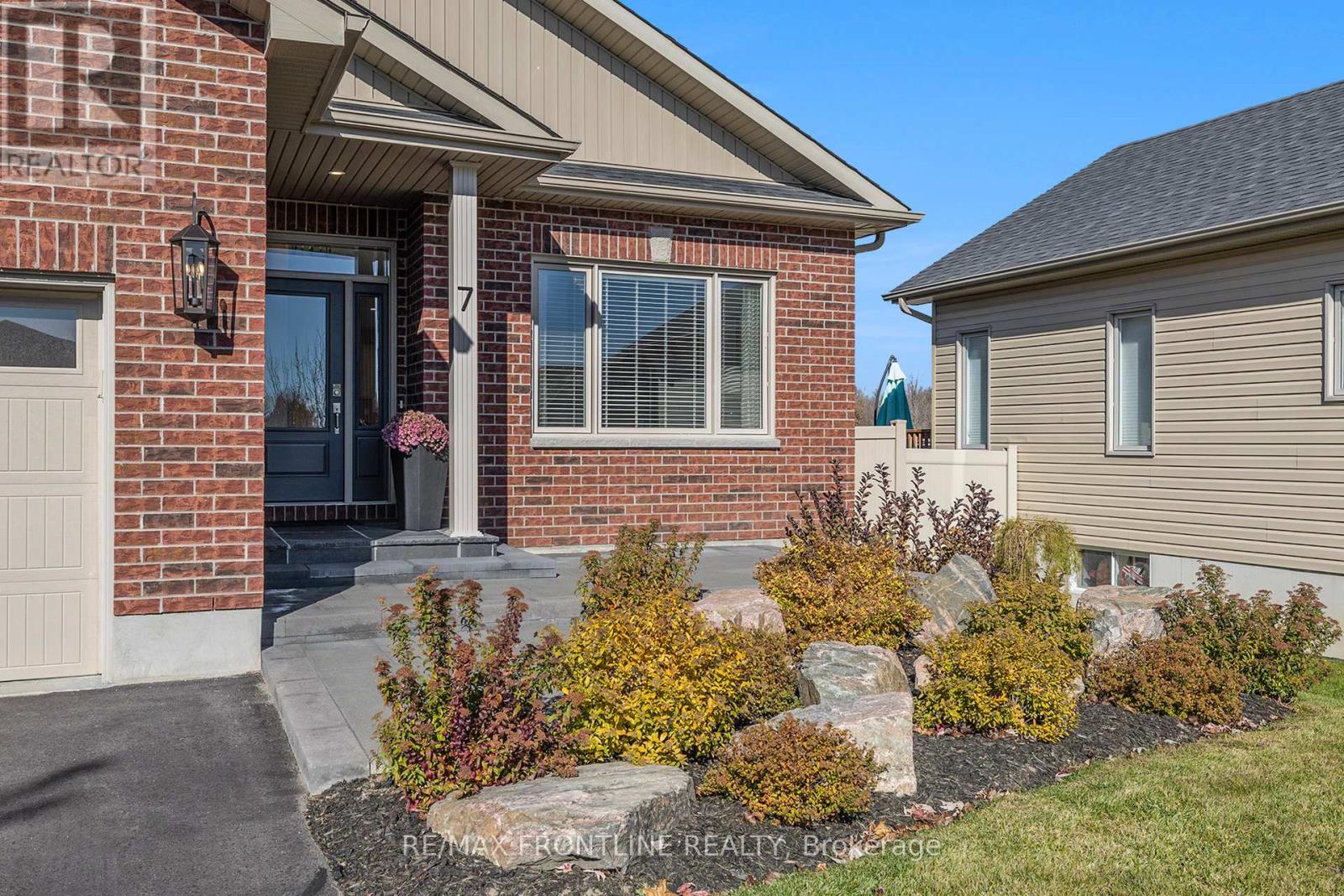 7 SENATORS GATE DRIVE - Photo 4 of 38, Perth, Ontario