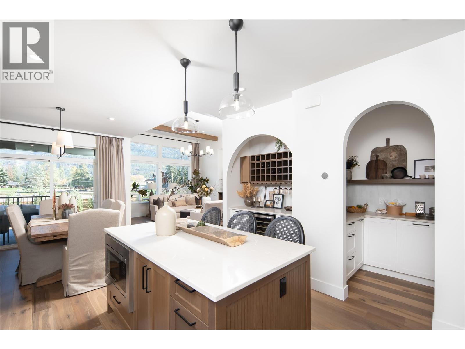 2444 Bradley Drive, Armstrong