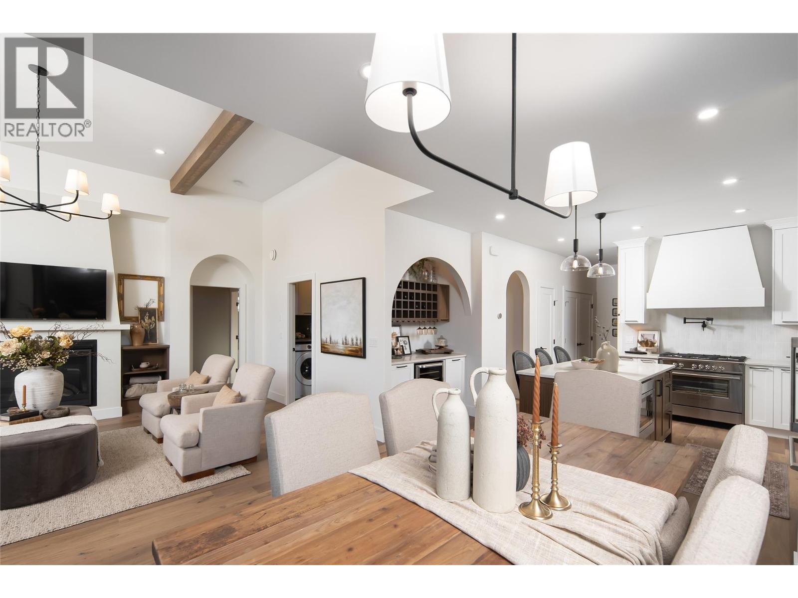 2444 Bradley Drive, Armstrong