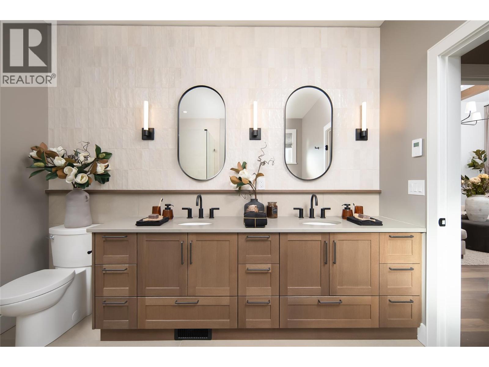 2444 Bradley Drive, Armstrong