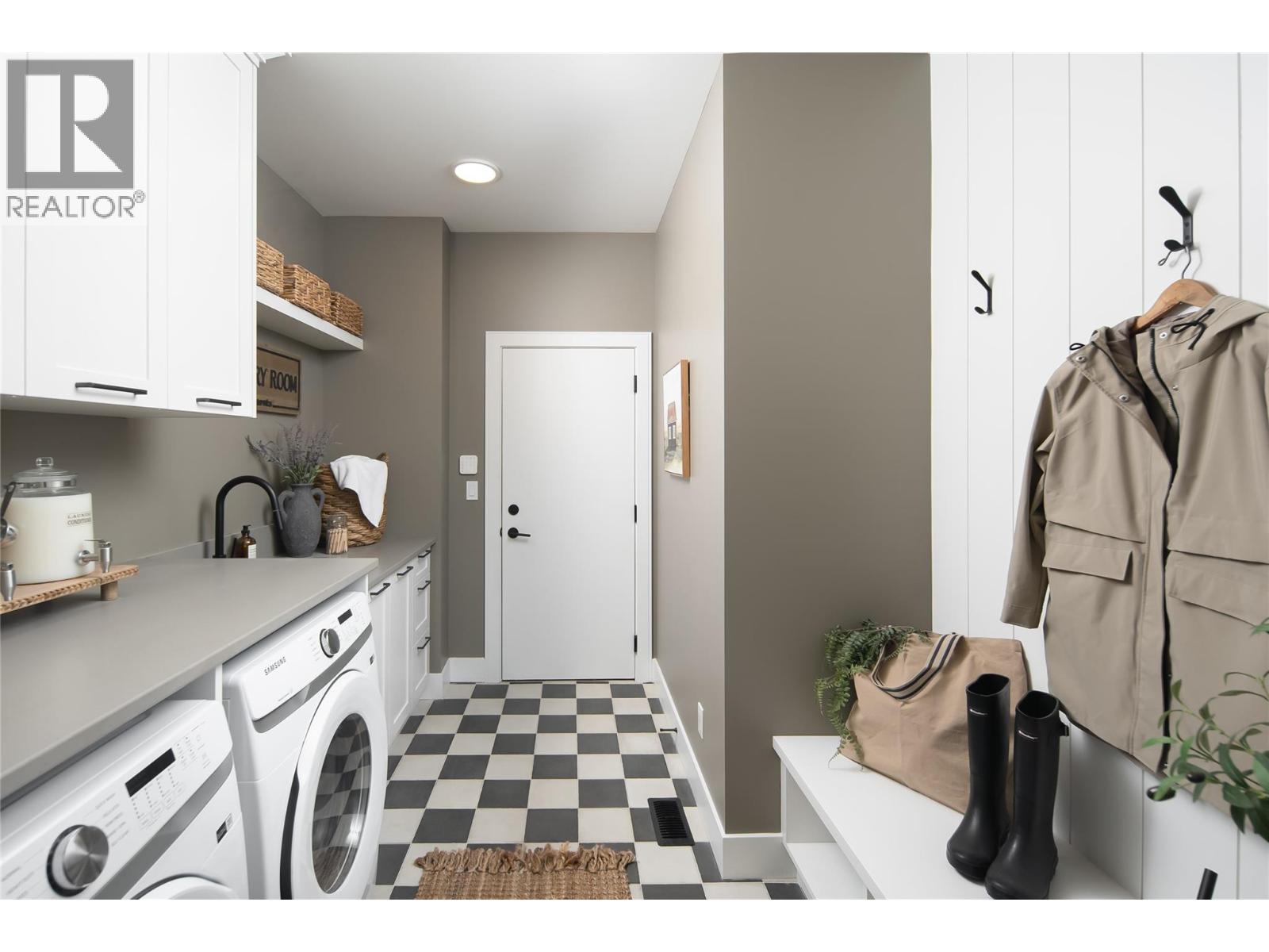 2444 Bradley Drive, Armstrong