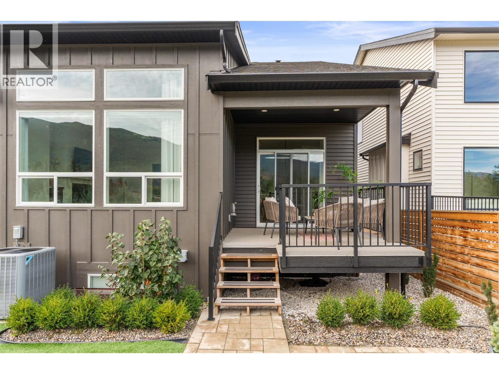 2444 Bradley Drive, Armstrong