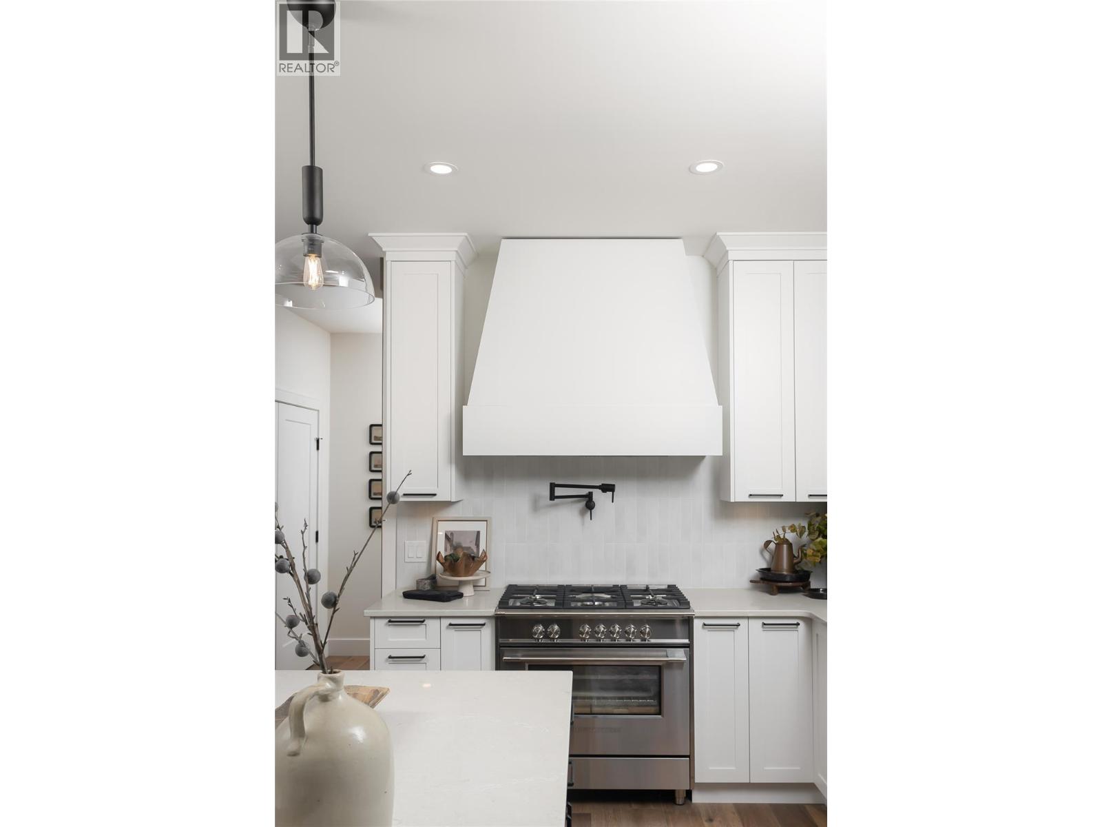 2444 Bradley Drive, Armstrong