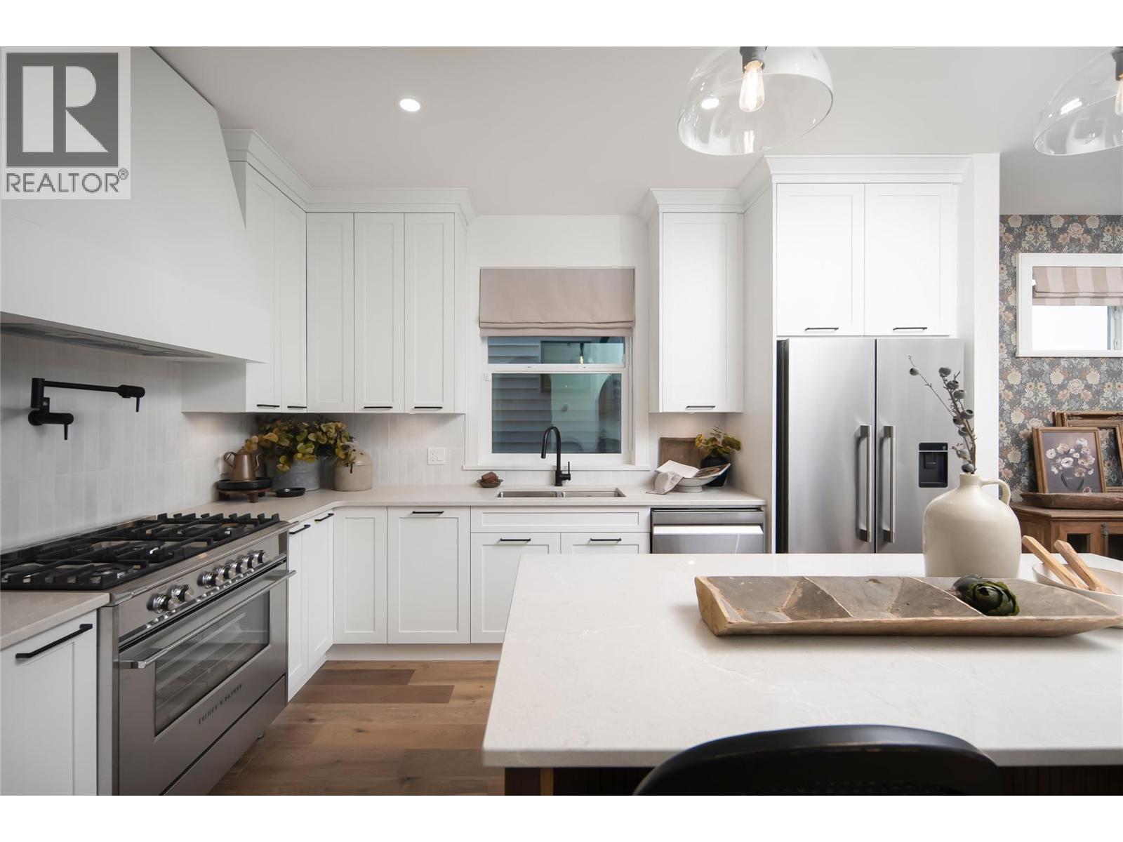 2444 Bradley Drive, Armstrong