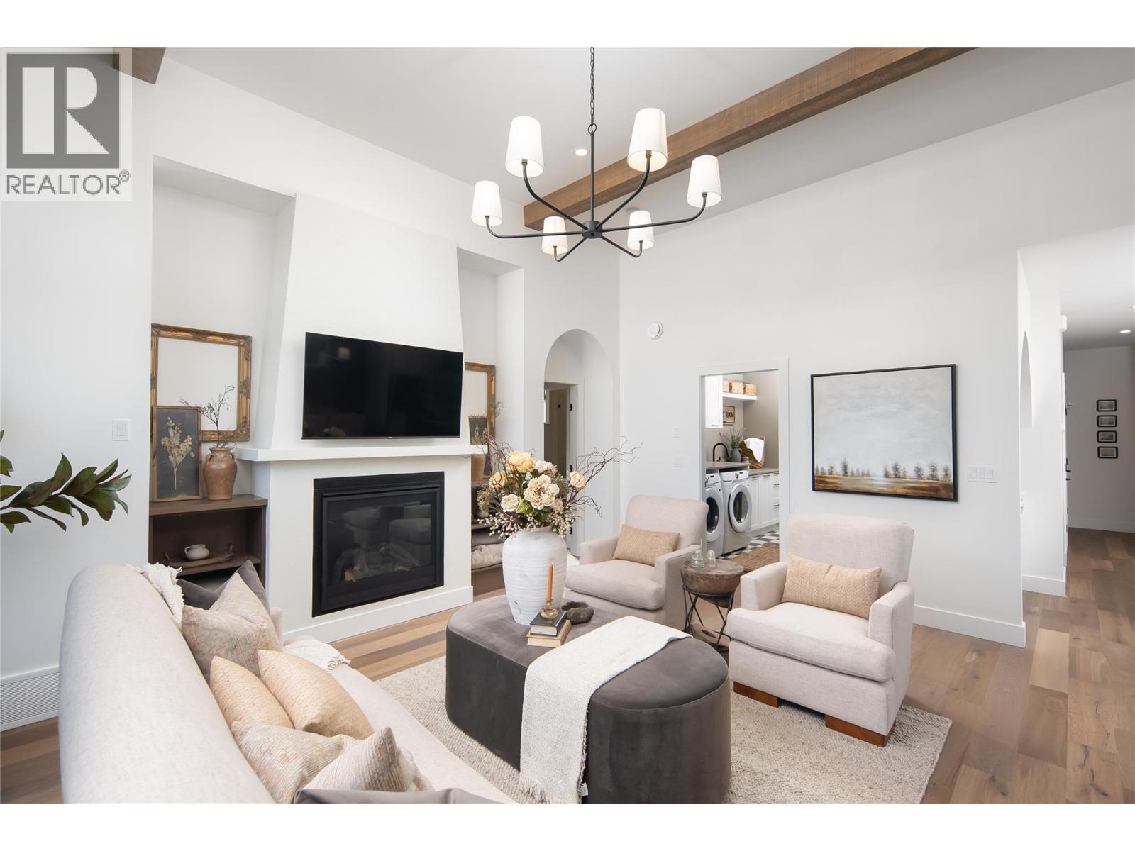 2444 Bradley Drive, Armstrong