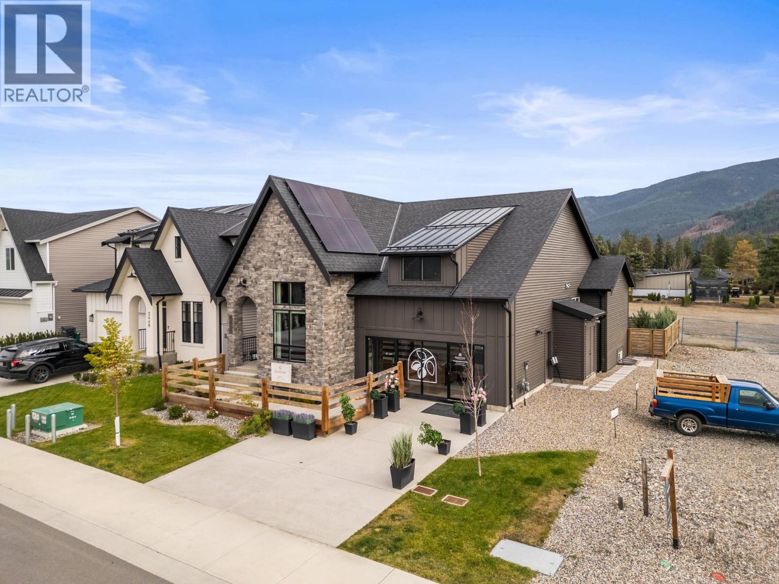 2444 Bradley Drive, Armstrong