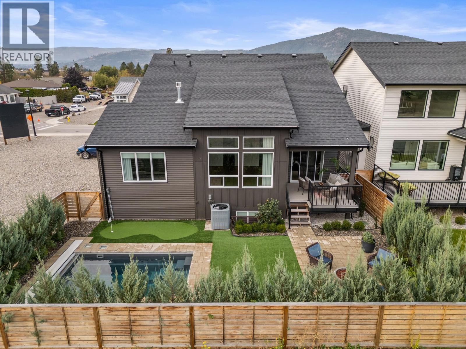 2444 Bradley Drive, Armstrong