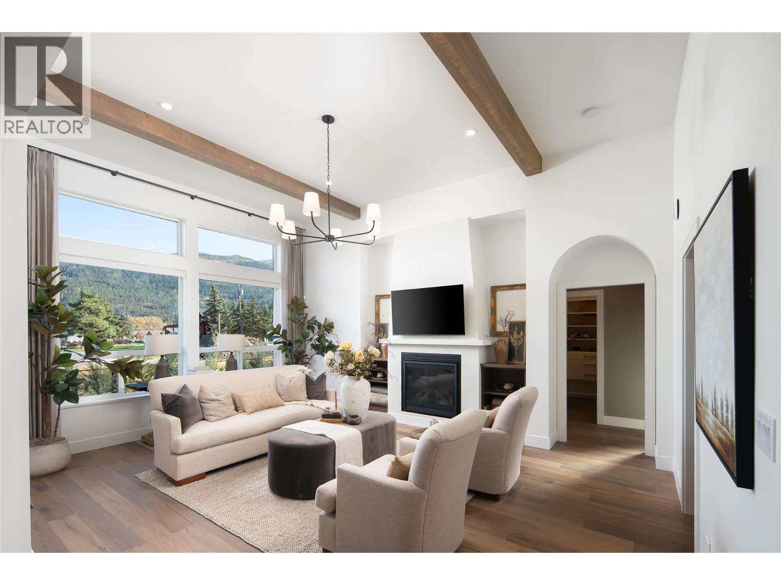 2444 Bradley Drive, Armstrong