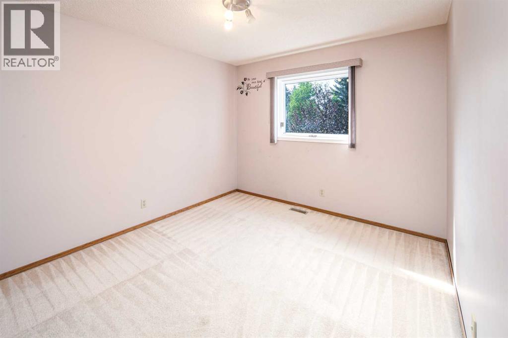 Single Family House for Sale in  Edgebrook Way NW Edgemont Calgary 