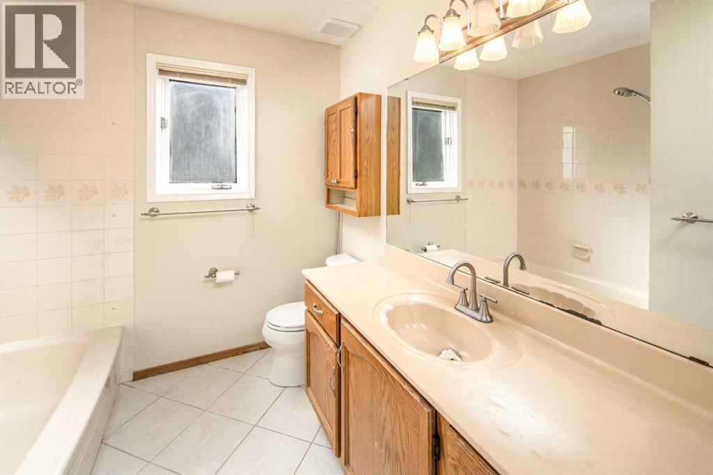 Single Family House for Sale in  Edgebrook Way NW Edgemont Calgary 