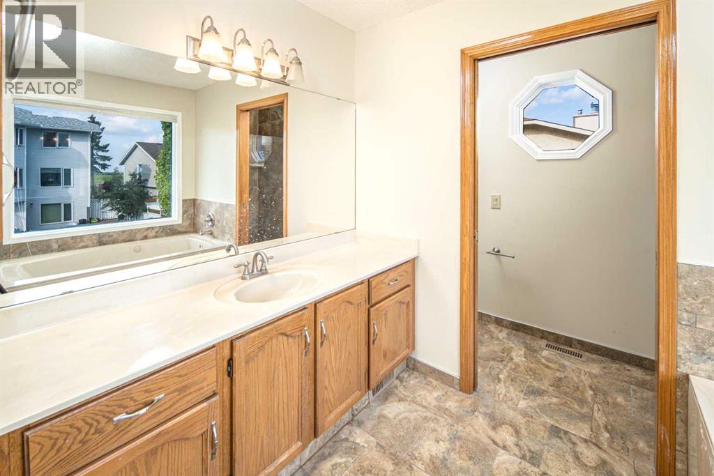 Single Family House for Sale in  Edgebrook Way NW Edgemont Calgary 