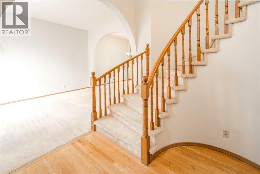 Single Family House for Sale in  Edgebrook Way NW Edgemont Calgary 