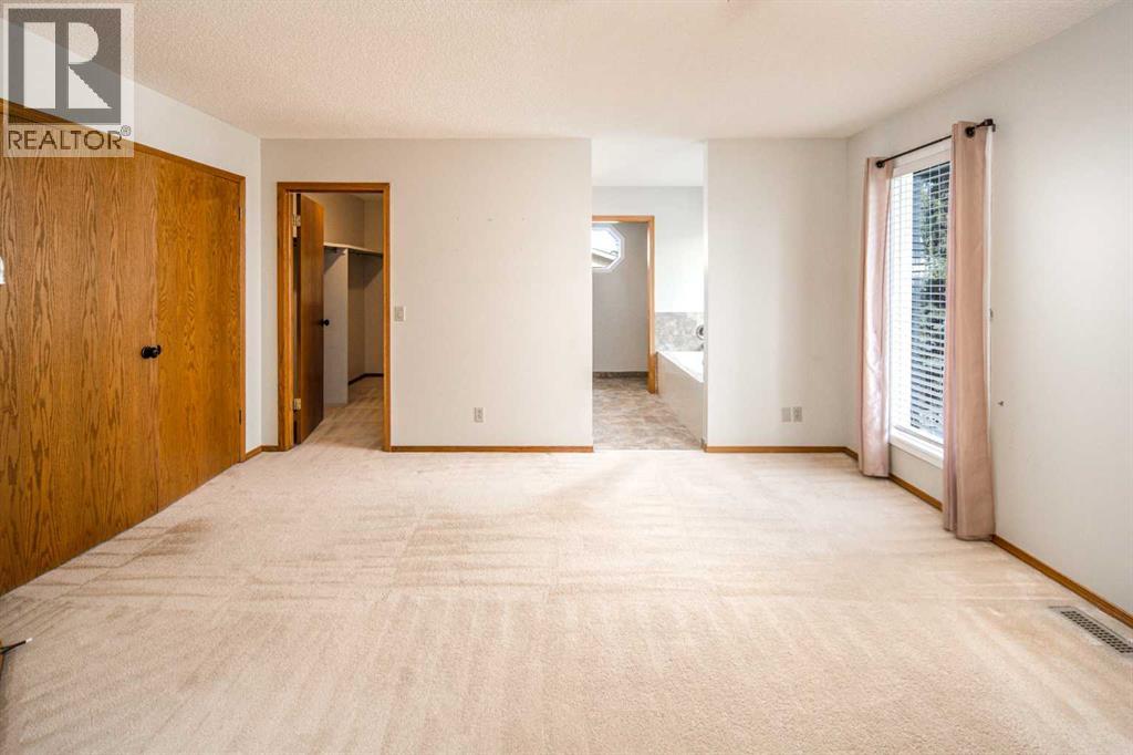 Single Family House for Sale in  Edgebrook Way NW Edgemont Calgary 