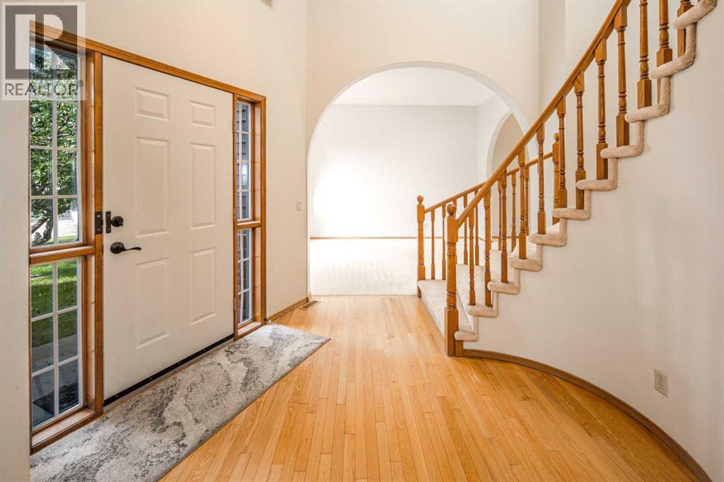 Single Family House for Sale in  Edgebrook Way NW Edgemont Calgary 