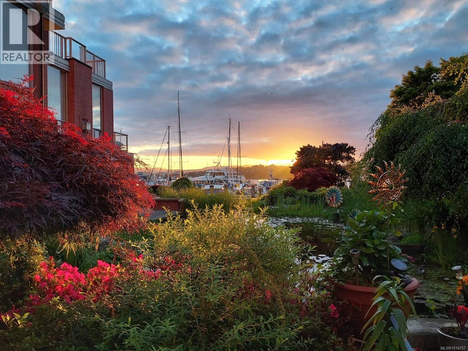 105 636 Montreal Street, Victoria