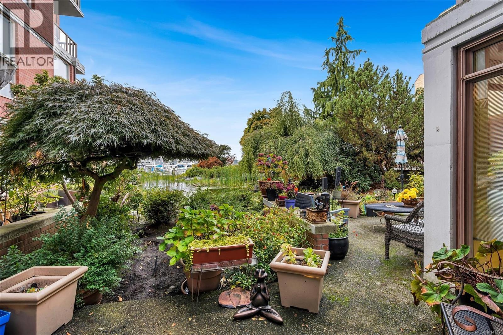 105 636 Montreal Street, Victoria