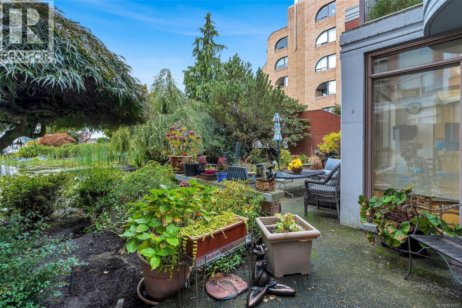 105 636 Montreal Street, Victoria