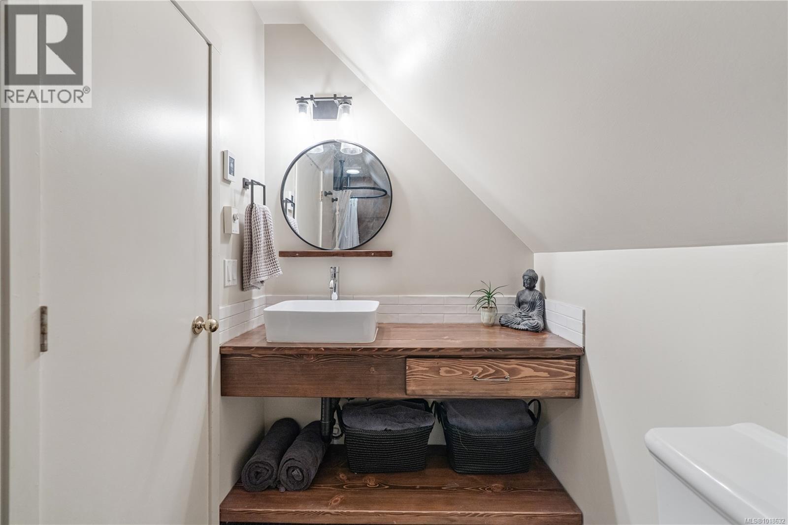 338 Walkers Hook Rd, Salt Spring