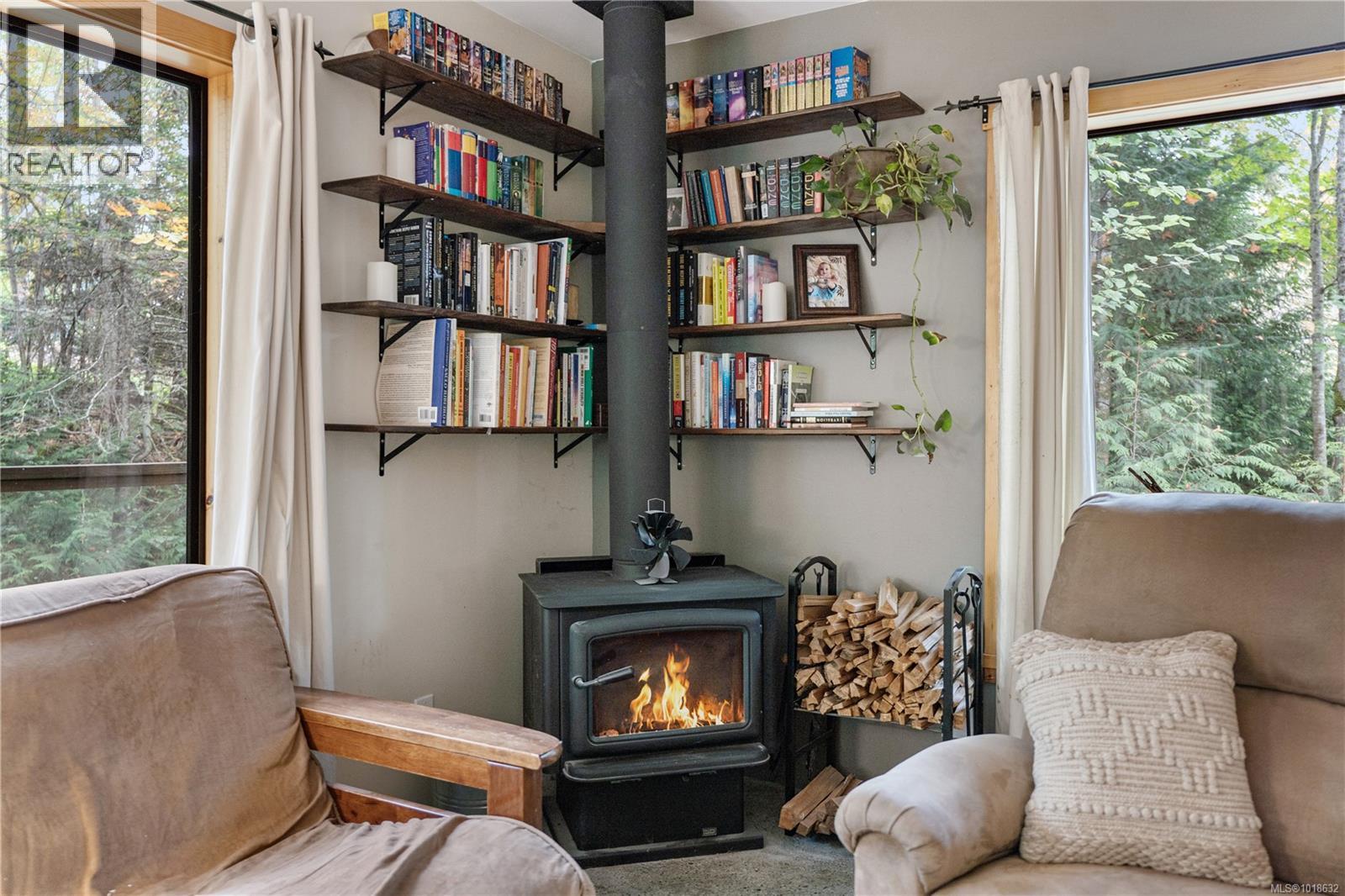 338 Walkers Hook Rd, Salt Spring