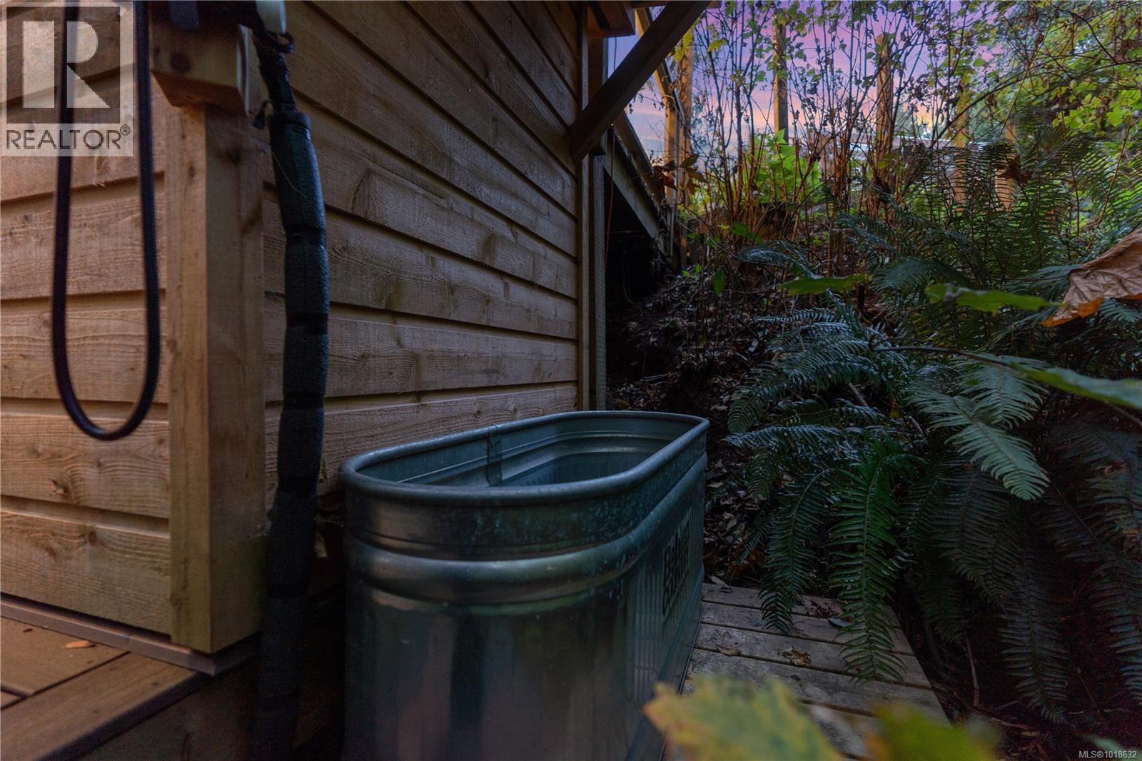 338 Walkers Hook Rd, Salt Spring