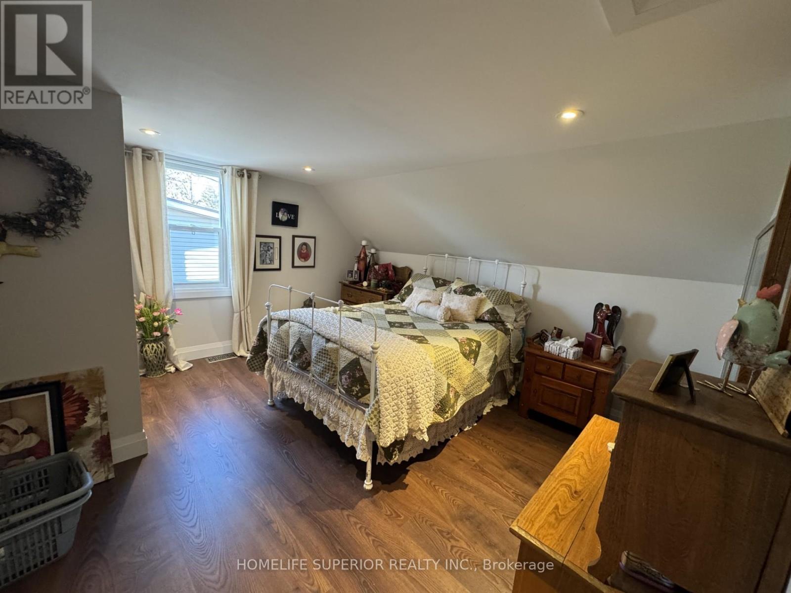 36 MADOC STREET - 23
