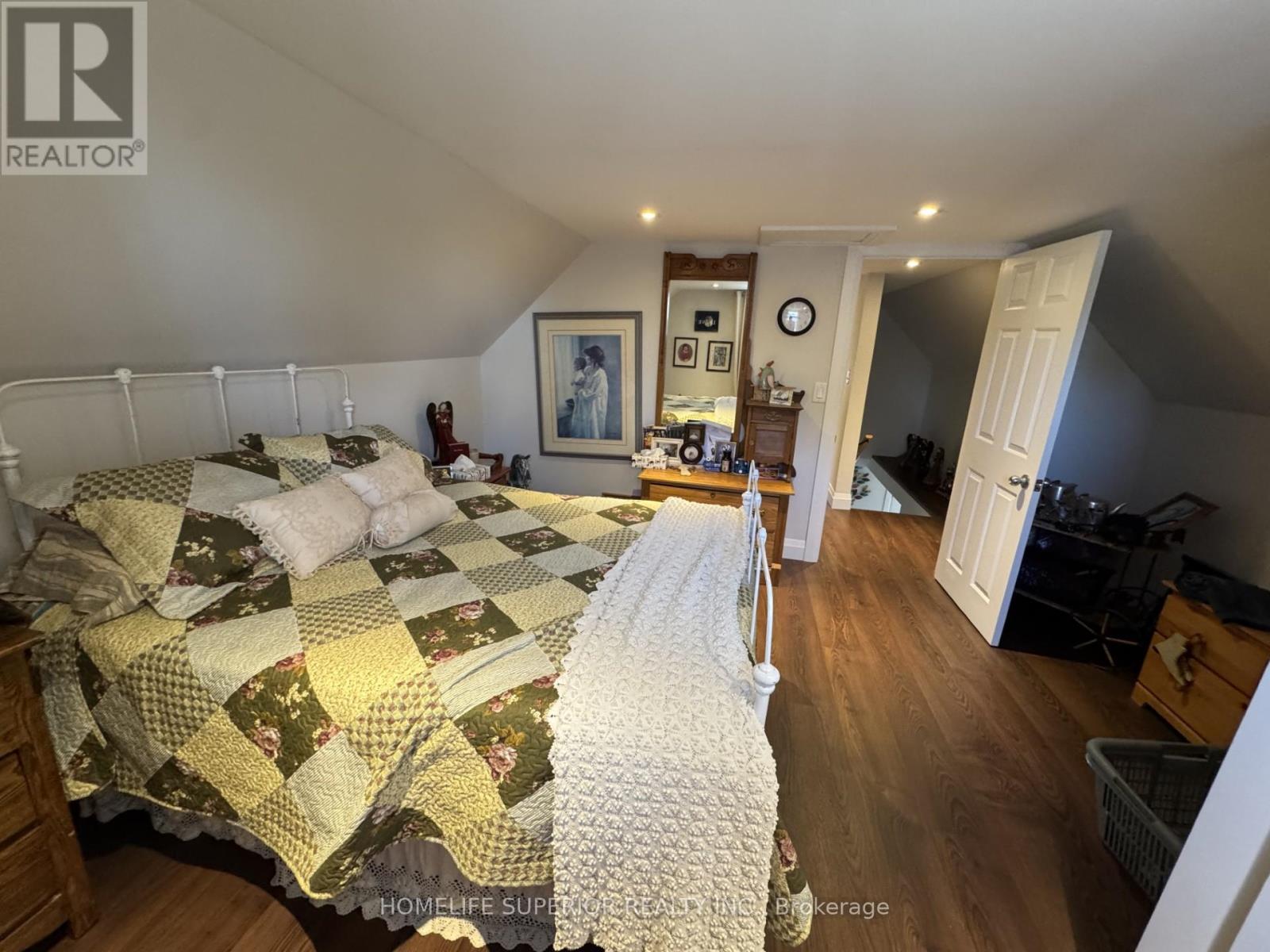 36 MADOC STREET - 25
