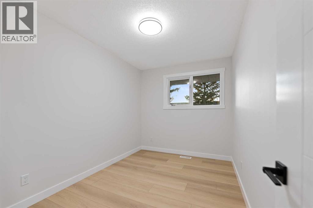 Single Family House Bungalow for Sale in  pensville Road SE Penbrooke Meadows Calgary 