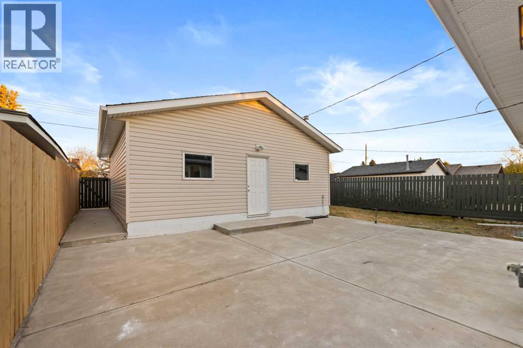 Single Family House Bungalow for Sale in  pensville Road SE Penbrooke Meadows Calgary 